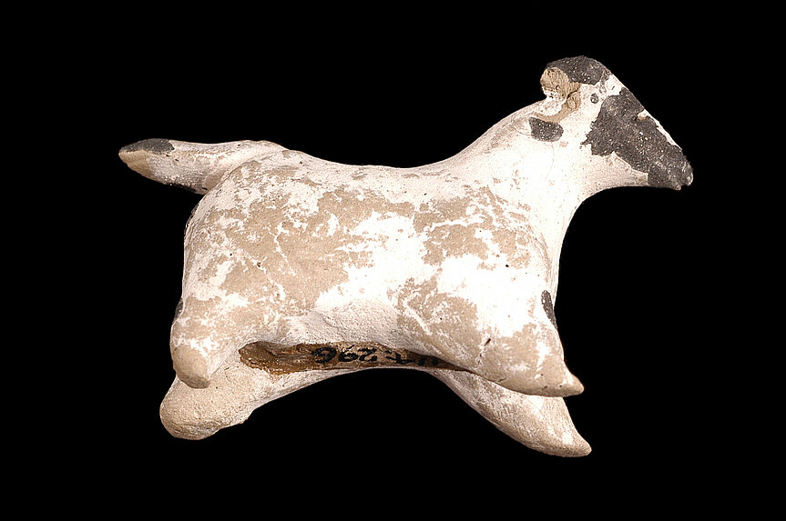 Figurine représentant un capriné
