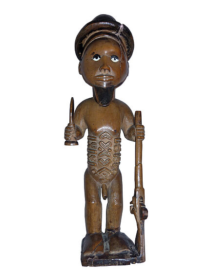 Statuette masculine de chasseur avec chapeau rond