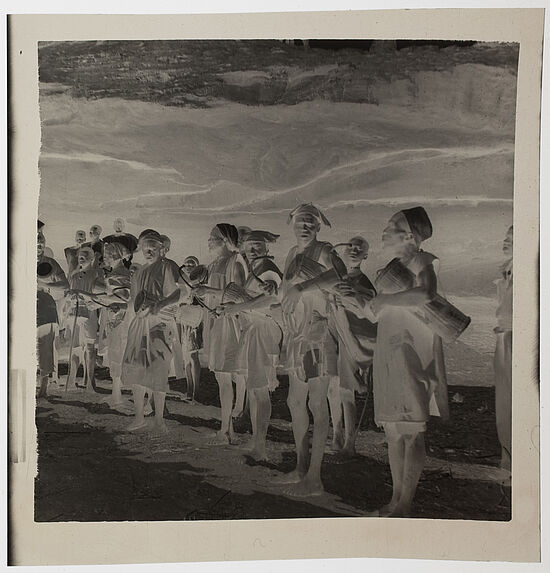 Danseurs et orchestre de tambours