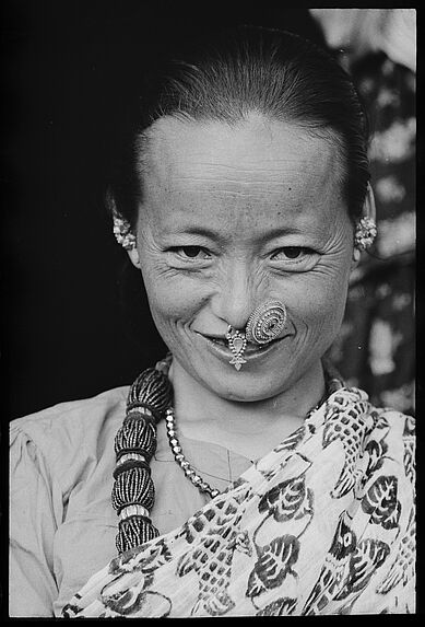 Femme limbu avec ses bijoux