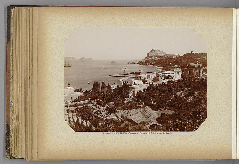 Baia - Campania, panorama col Castello e vista dei Bagnoli
