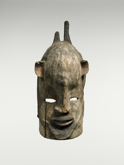 Masque heaume anthropomorphe