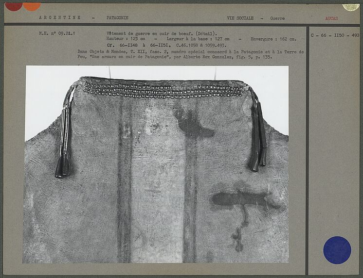 Vêtement de guerre en cuir de boeuf (détail)