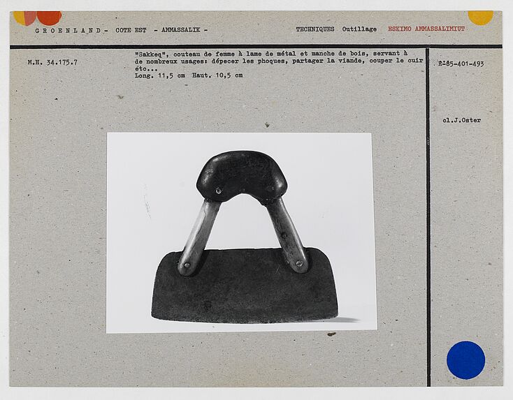 &quot;Sakkeq&quot;, couteau de femme à lame de métal et manche de bois