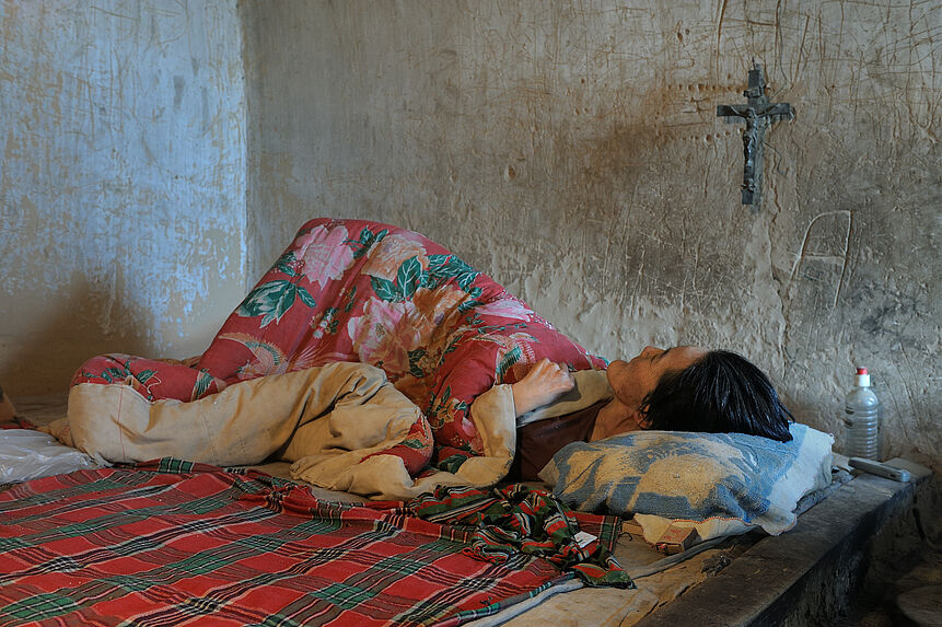 Une vieillarde paralysée reste au lit pendant neuf ans