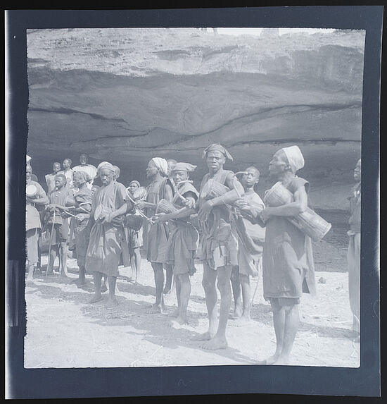 Danseurs et orchestre de tambours