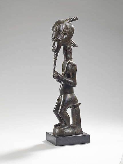 Statue masculine assise
