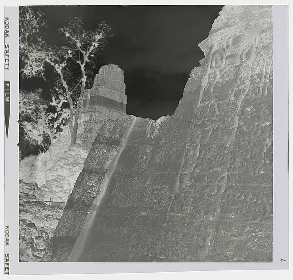 Tikal [bas-relief et temple I]