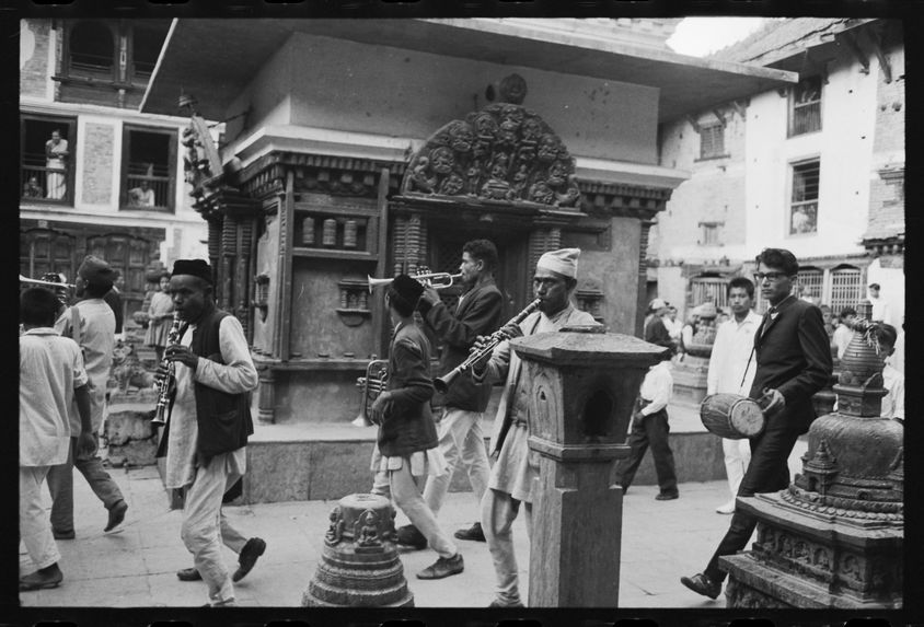 Fête du Gai Jatra à Kathmandu [bande film de six vues concernant des scènes diverses]