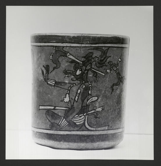 Vase cylindrique peint polychrome, Nebaj