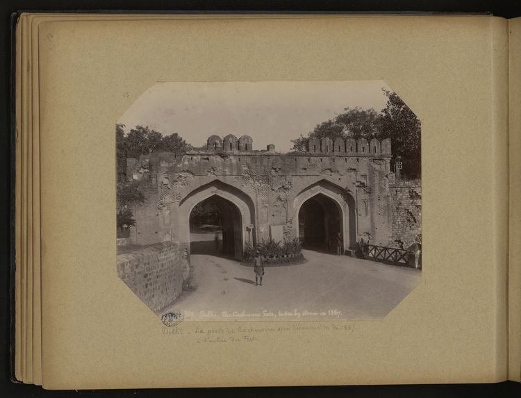 Delhi, la porte de Cachemire après l'insurrection de 1857 à l'entrée du Fort