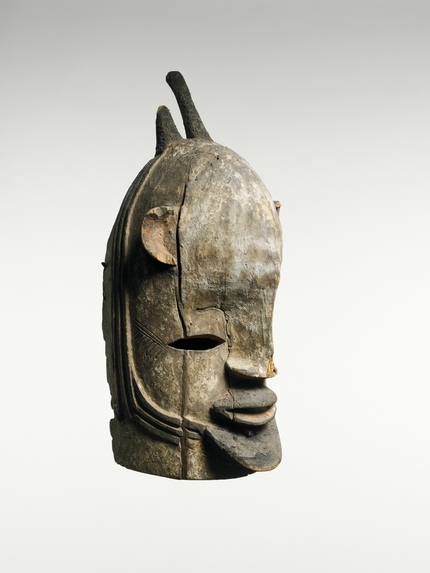Masque heaume anthropomorphe