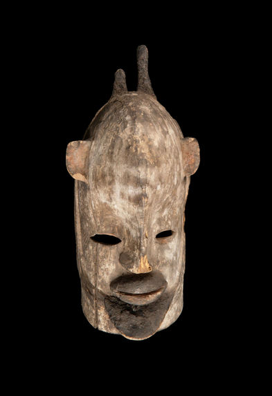 Masque heaume anthropomorphe
