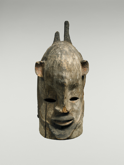 Masque heaume anthropomorphe