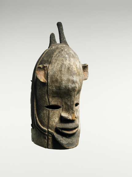 Masque heaume anthropomorphe