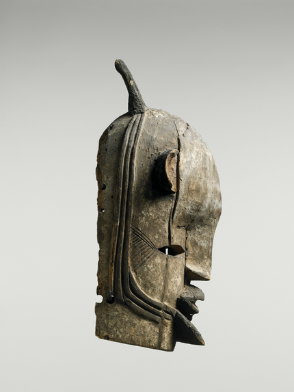 Masque heaume anthropomorphe