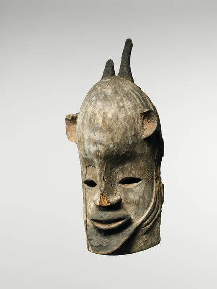 Masque heaume anthropomorphe