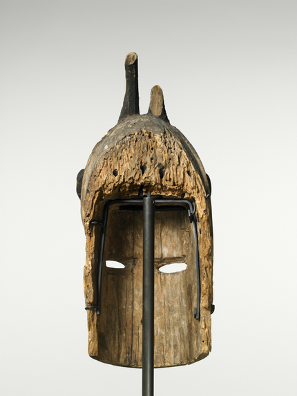 Masque heaume anthropomorphe