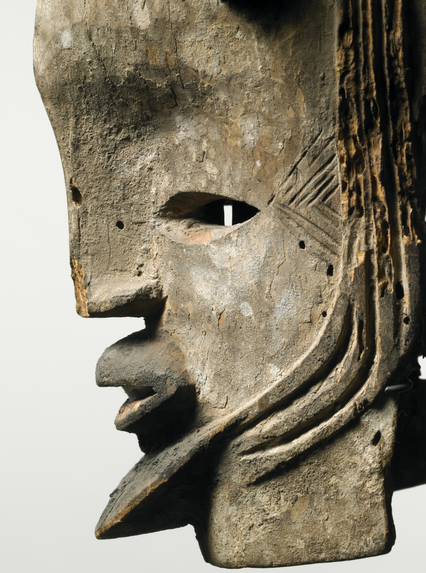 Masque heaume anthropomorphe