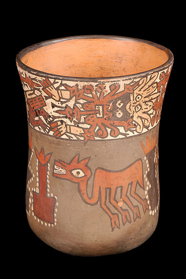 Timbale à décor anthropo-zoomorphe
