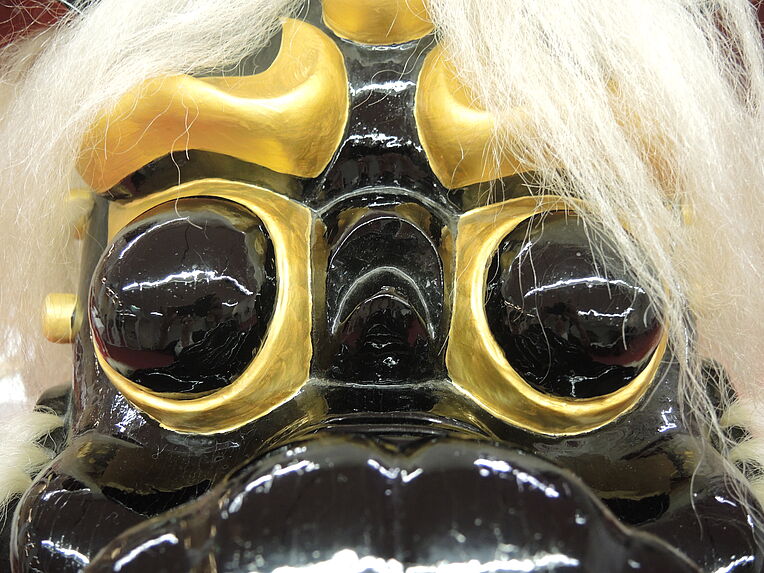 Masque et costume de lion (shishi)