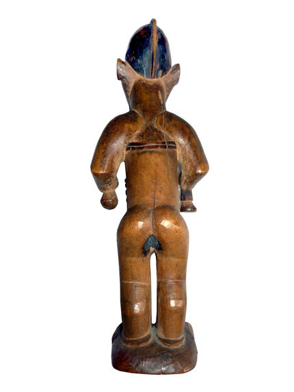 Statuette féminine debout tenant une calebasse