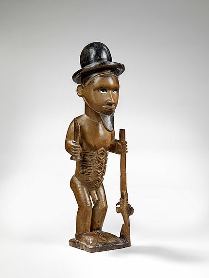 Statuette masculine de chasseur avec chapeau rond