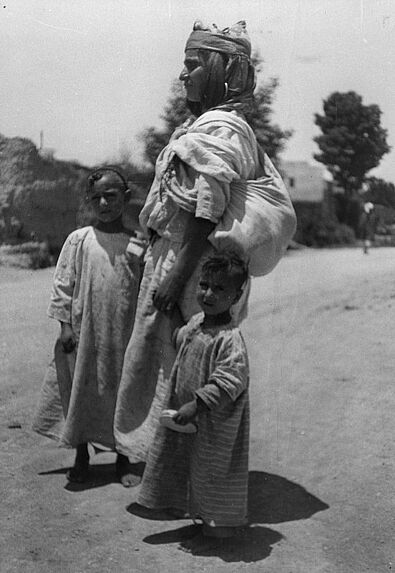 Femme et deux enfants