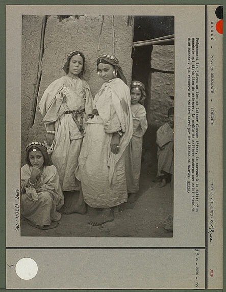 Fréquement les juives au lieu de laisser flotter l'izar