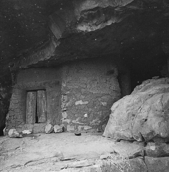 Auvent où sont conservés les objets rituels