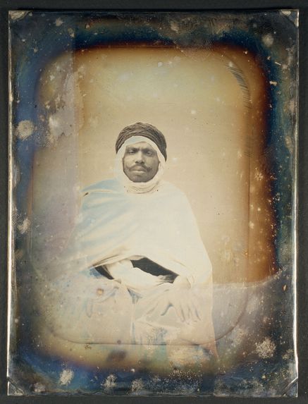 Photographie du verso du daguerréotype n°PM000022 : Ali-ben-Moussada, 26 ans, né à Berrami, près de Tripoli