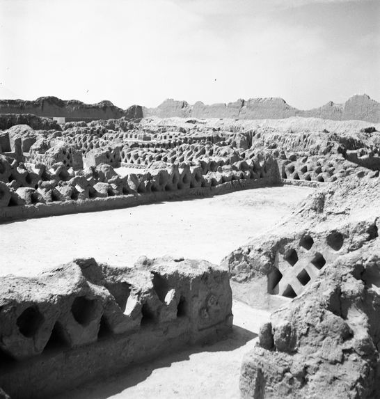 Bande film de 3 vues concernant le site archéologique de Chan-Chan