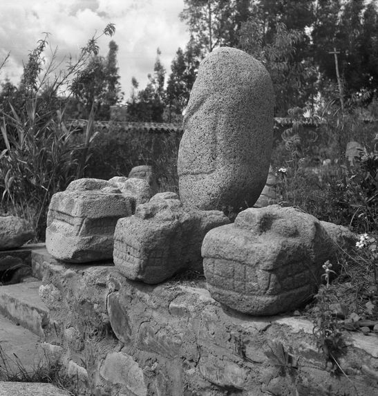 Bande film de 3 vues concernant des sculptures en pierre du musée de Huaraz