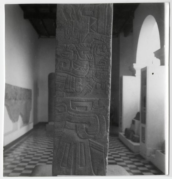 Objets. Chavin, Callejon de Huaylas. Sculptures Museo Nacional Lima. Sechin etc...