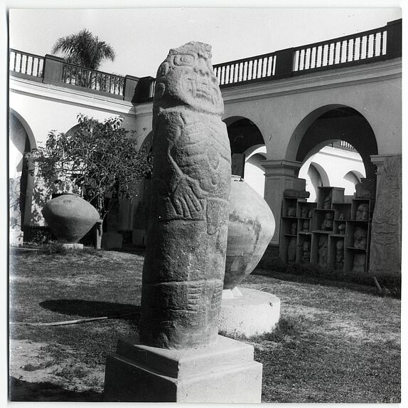 Objets. Chavin, Callejon de Huaylas. Sculptures Museo Nacional Lima. Sechin etc...