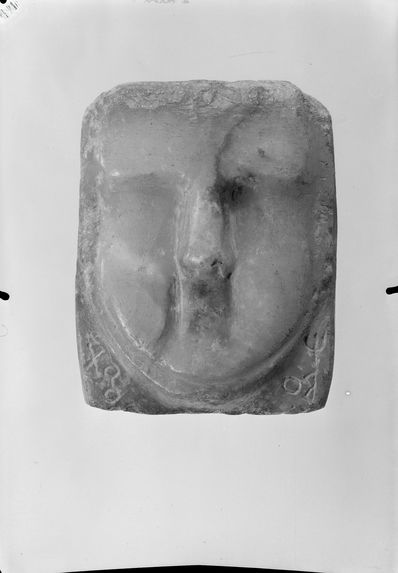 Figure humaine en pierre (collection Ribollet)