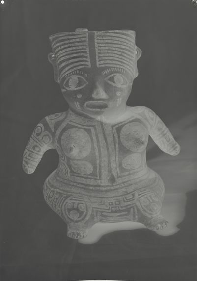 Vase anthropomorphe peint noir sur blanc, civilisation Huastèque, collection Miguel Covarrubas