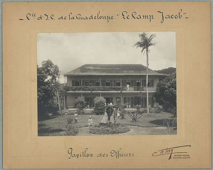 Cie d'l. P. de la Guadeloupe &quot;Le Camp Jacob&quot;. Pavillon des officiers