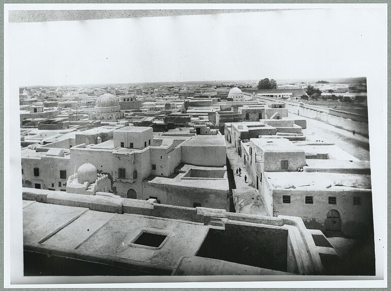 Tunisie [vue générale d'une grand ville]