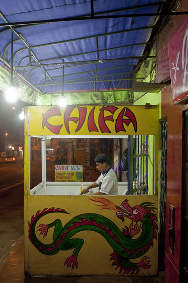 Willy, a chifa restaurant along kilometer 25 of Túpac Amaru Avenue, a social venue for Andean migrants