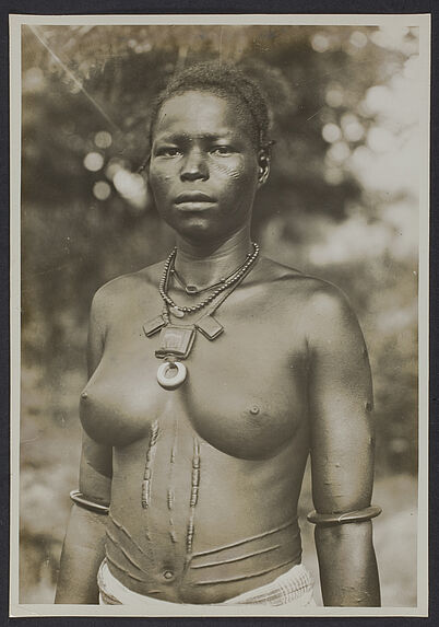 Jeune femme mossi, Ouagadougou, Haute-Volta