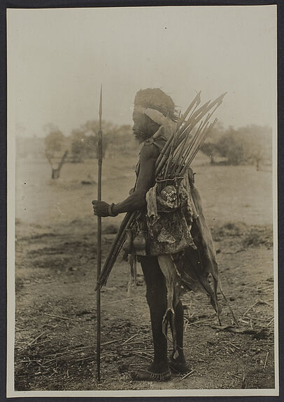 Chasseur kasséna et ses gris-gris, Po, Ouagadougou, Haute Volta
