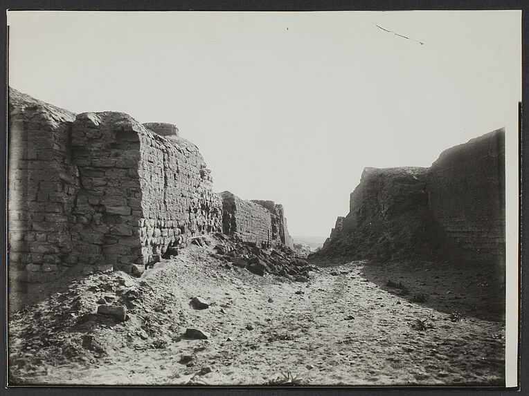 Pérou, Pachacamac. Une rue de la ville en ruines