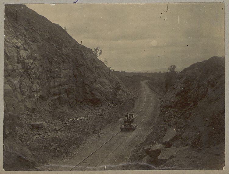 L'entrée de la grande tranchée de Quinquas