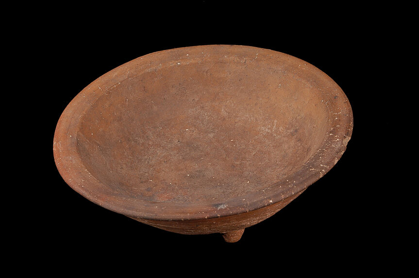 Vase tripode