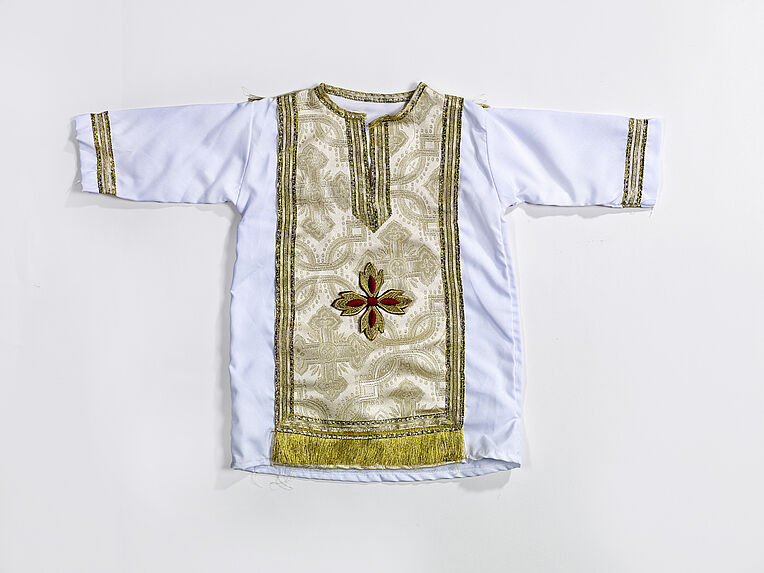 Costume de baptême: tunique, cape, coiffe